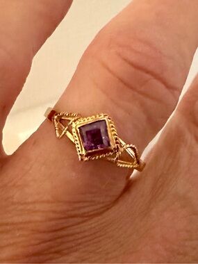 Antique 18k solid Gold Ring with Natural Gemstone